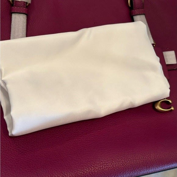 Authentic COACH 1941 pebbled leather zip top Tote - Picture 11 of 15